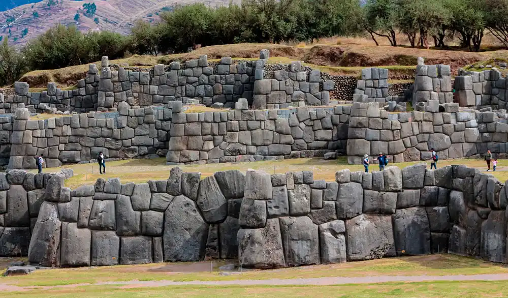 Caminata a Saqsayhuaman