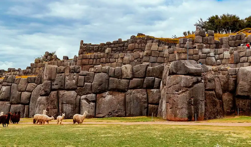 Caminata a Saqsayhuaman