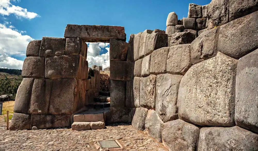 Caminata a Saqsayhuaman